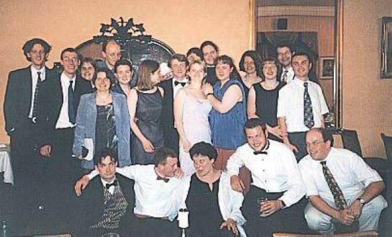 ../gallery/2000_06_30thDinnerDay2000/dinnerGroup.jpg